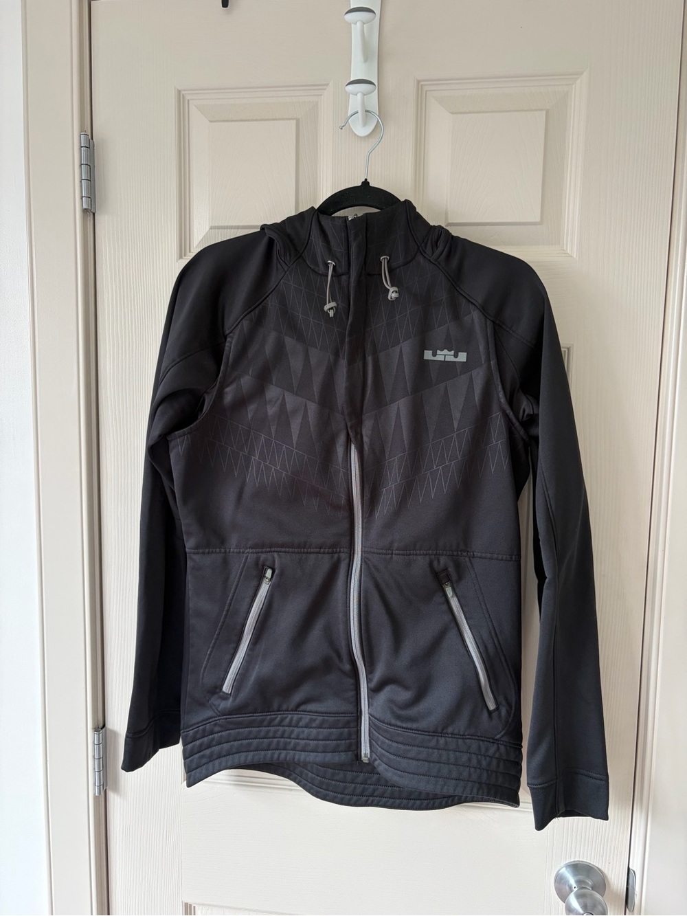 ⚽️ NIKE - LeBron Small Zip-Up Sweater